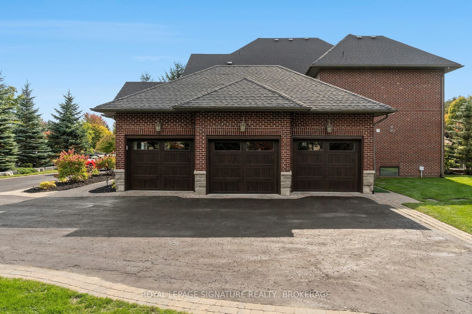 Property Photo:  52 Grayfield Dr  ON L4A 0B1 