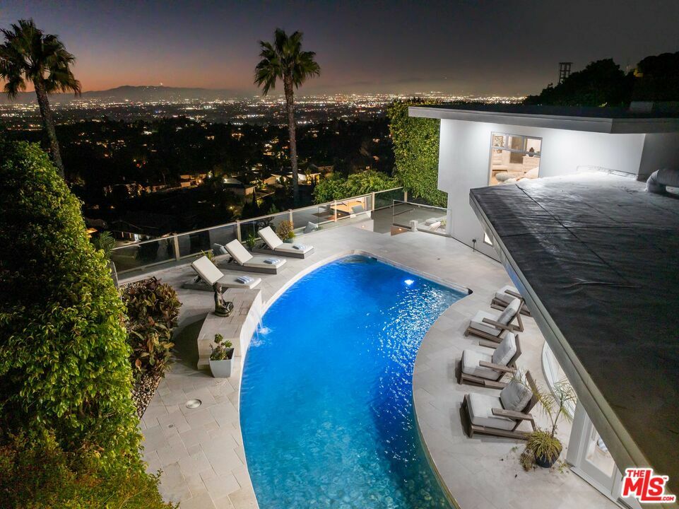 Property Photo:  8045   Mulholland Dr  CA 90046 