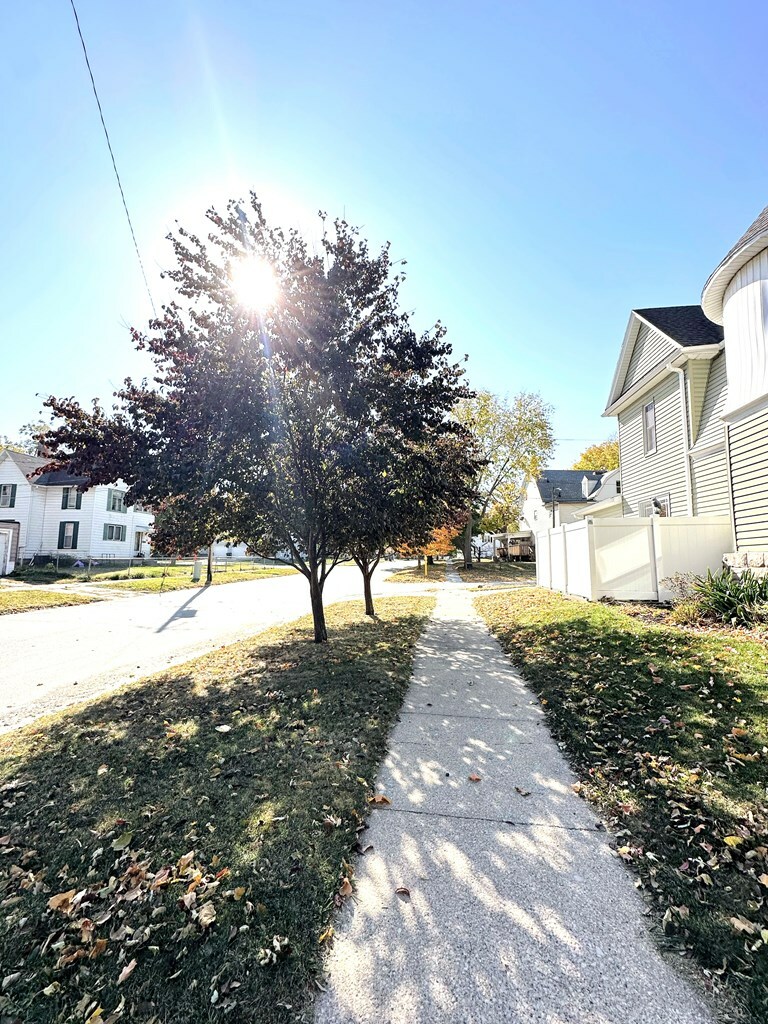 Property Photo:  1243 6th Ave N  IA 50501 