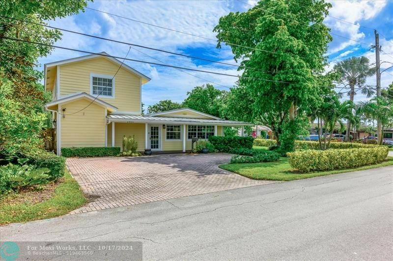 Property Photo:  2400 NE 19th Ave  FL 33305 