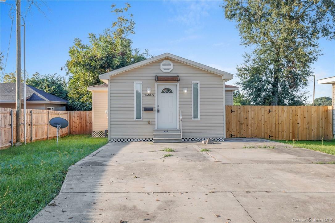 Property Photo:  628 15th Street A  LA 70601 