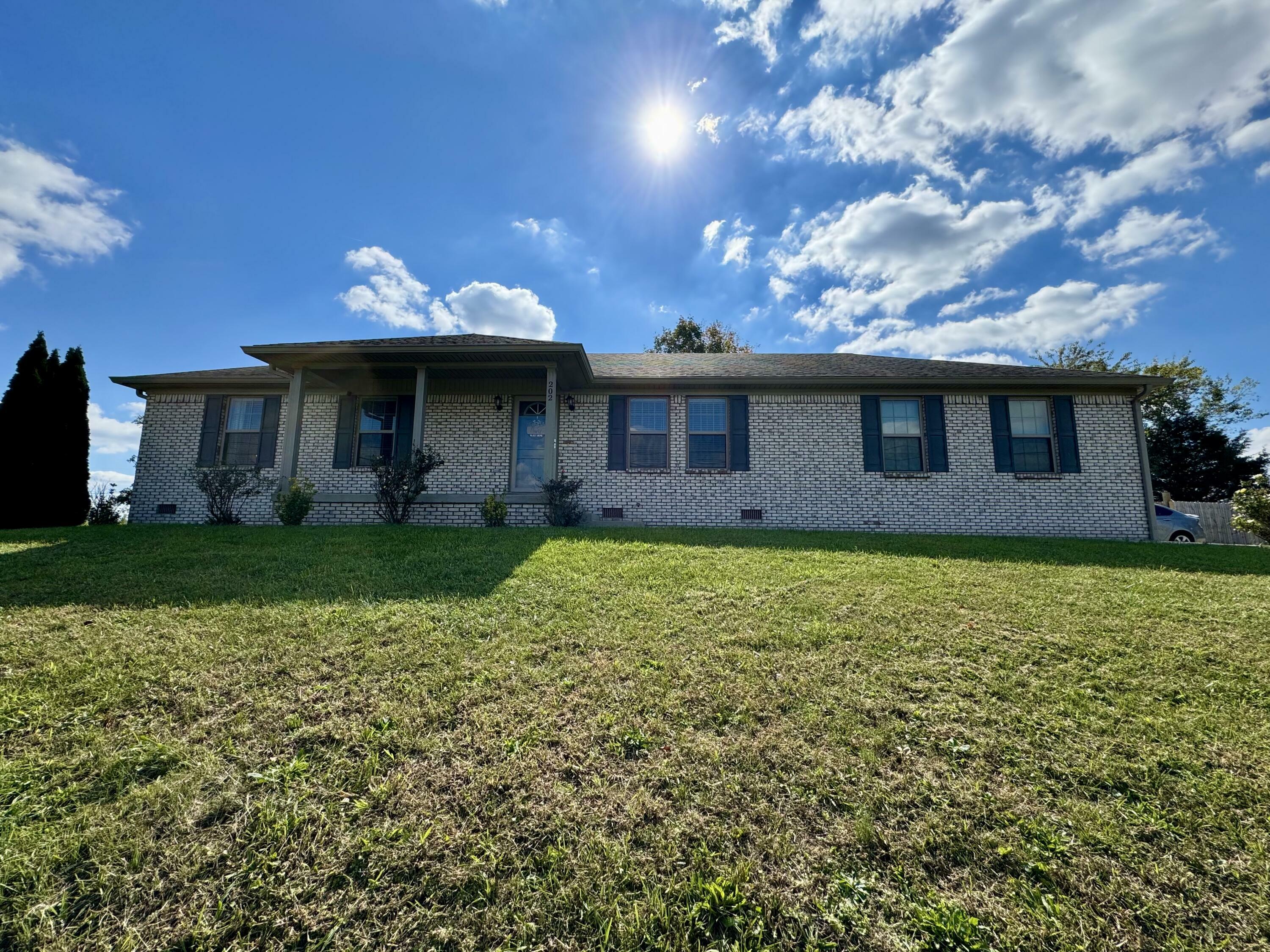 Property Photo:  202 Woodridge Way  KY 40403 