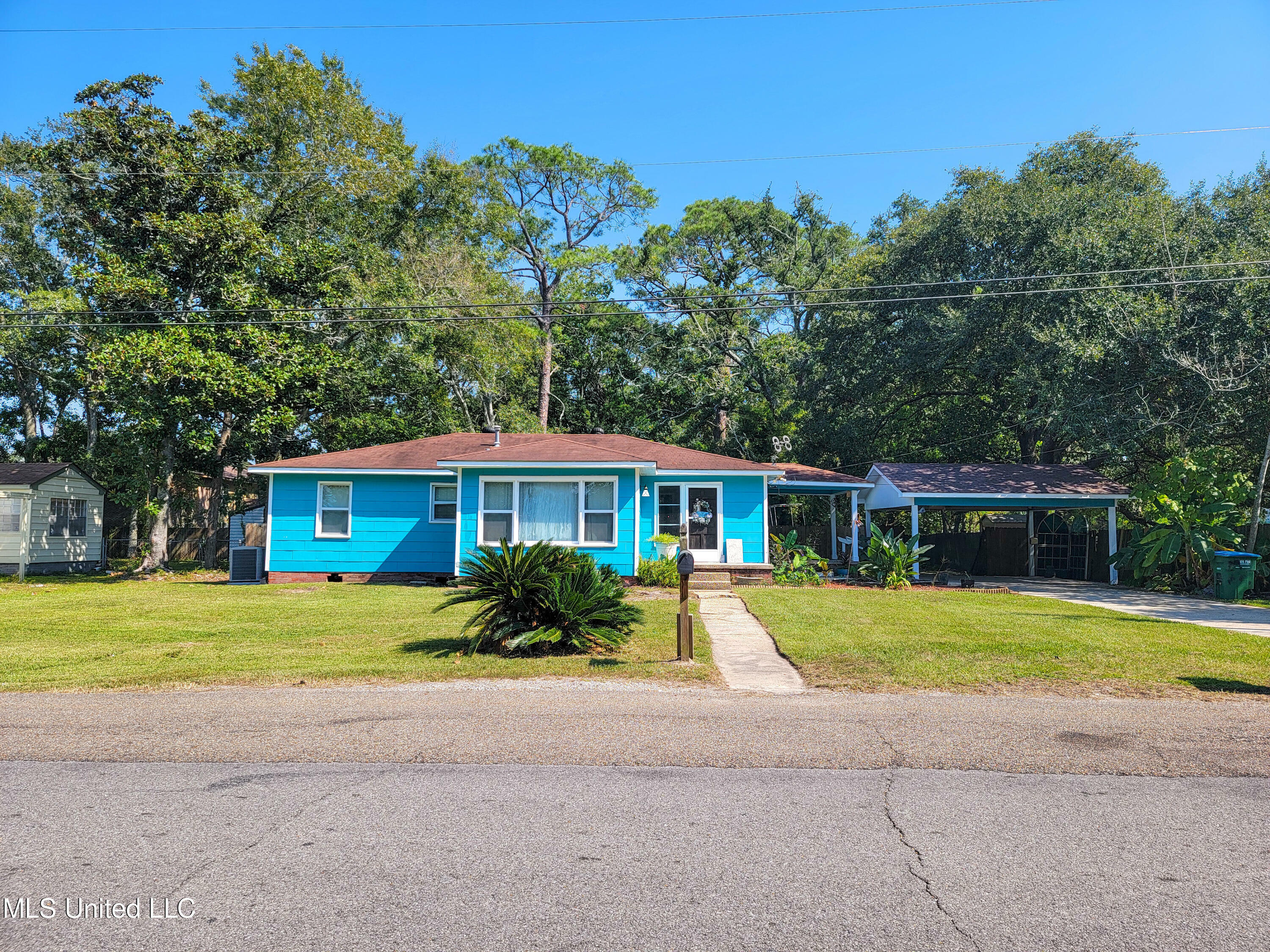 Property Photo:  1712 Sunset Street  MS 39567 