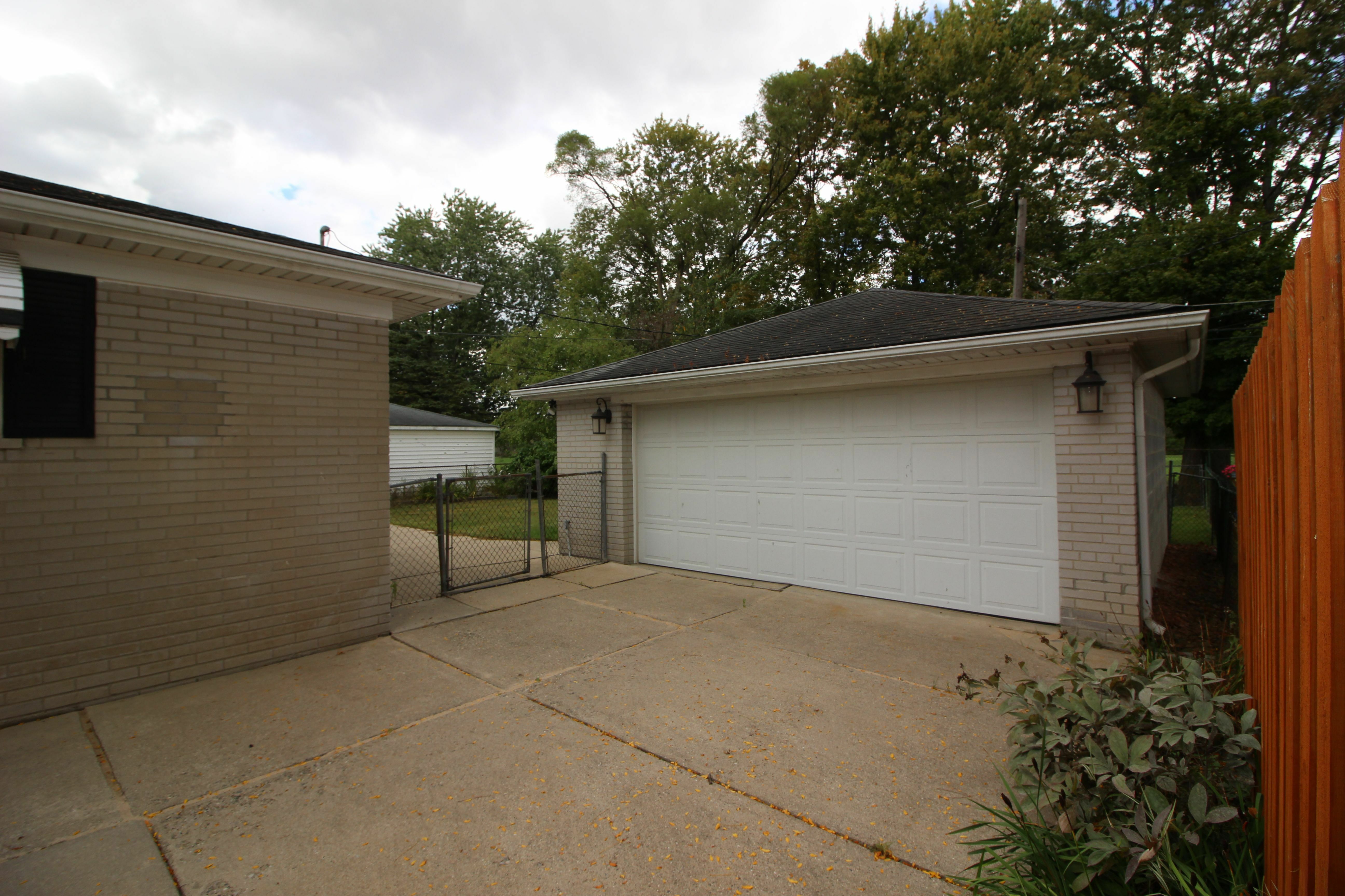 Property Photo:  7800 N Charlesworth Street  MI 48127 1612 