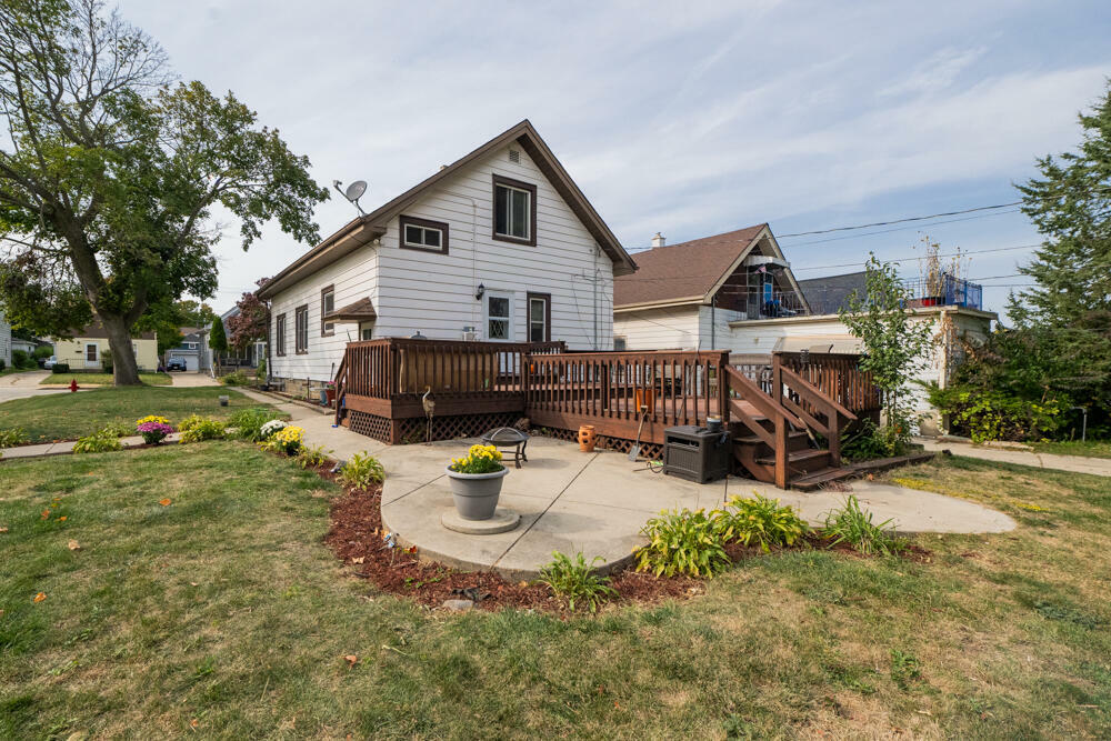 Property Photo:  2184 S 90th St  WI 53227 