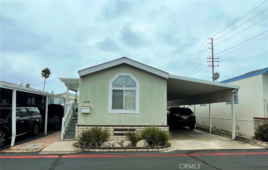 7652 Garfield Avenue 100  Huntington Beach CA 92648 photo