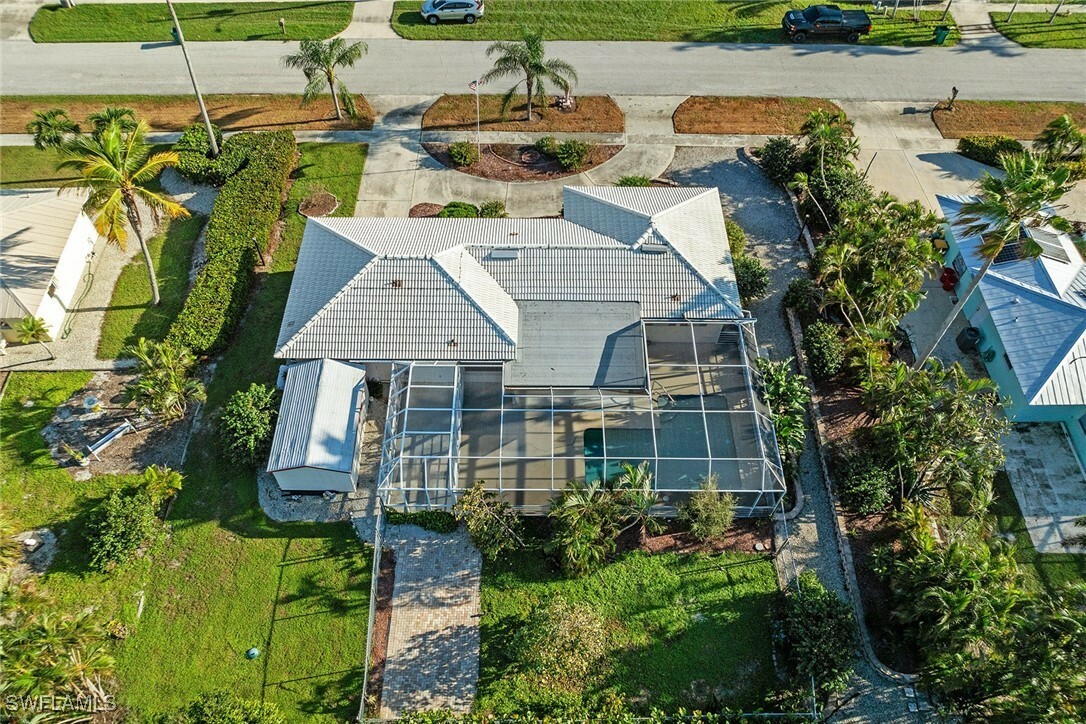 Property Photo:  1232 Fruitland Avenue  FL 34145 