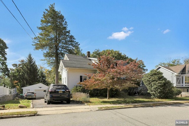 Property Photo:  92 Hill Street  NJ 07432 