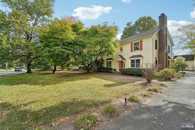 Property Photo:  926 East Ridgewood Avenue  NJ 07450 