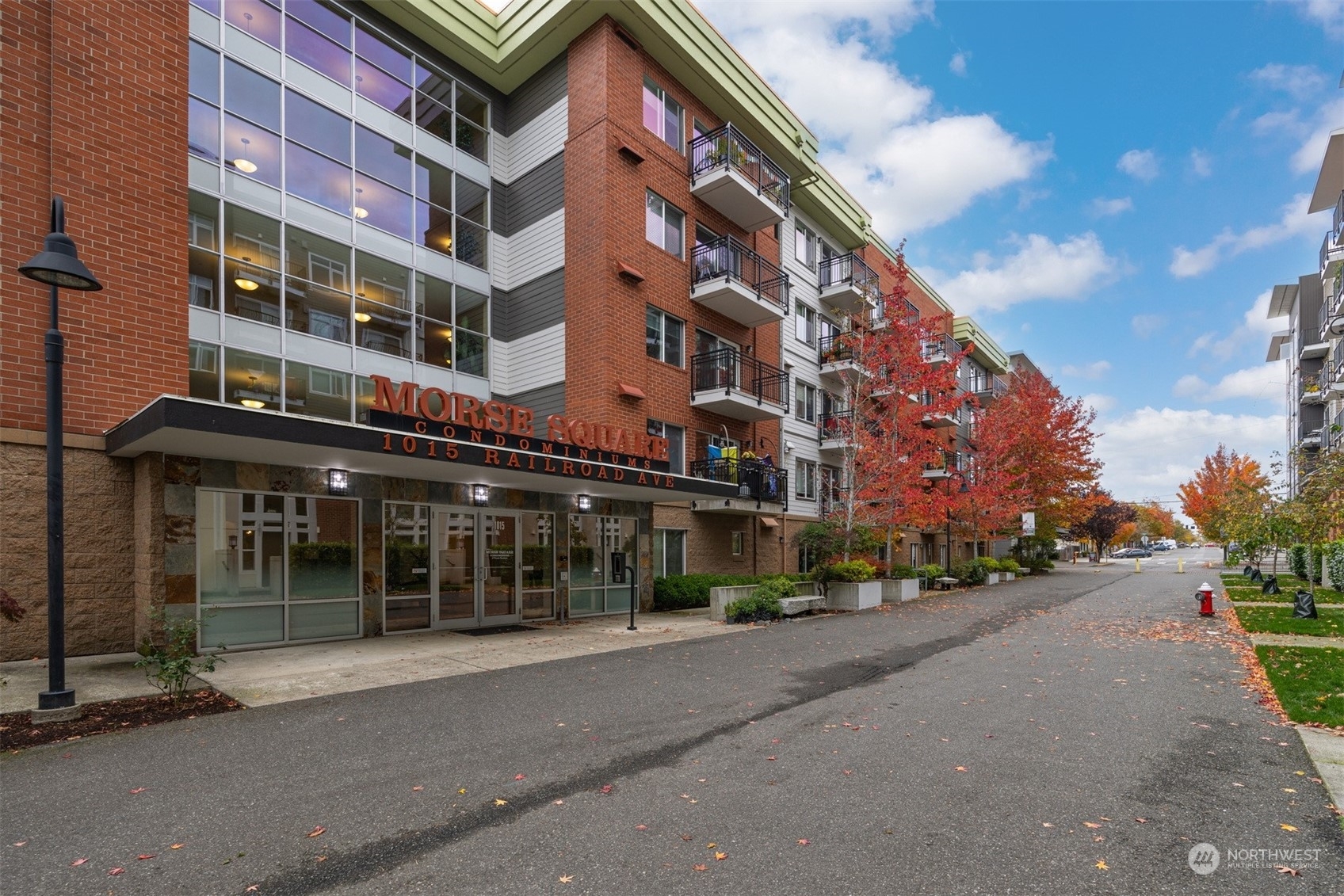 Property Photo:  1015  Railroad Avenue 504  WA 98225 