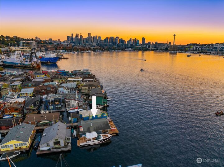 Property Photo:  2037  Fairview Avenue E G  WA 98102 