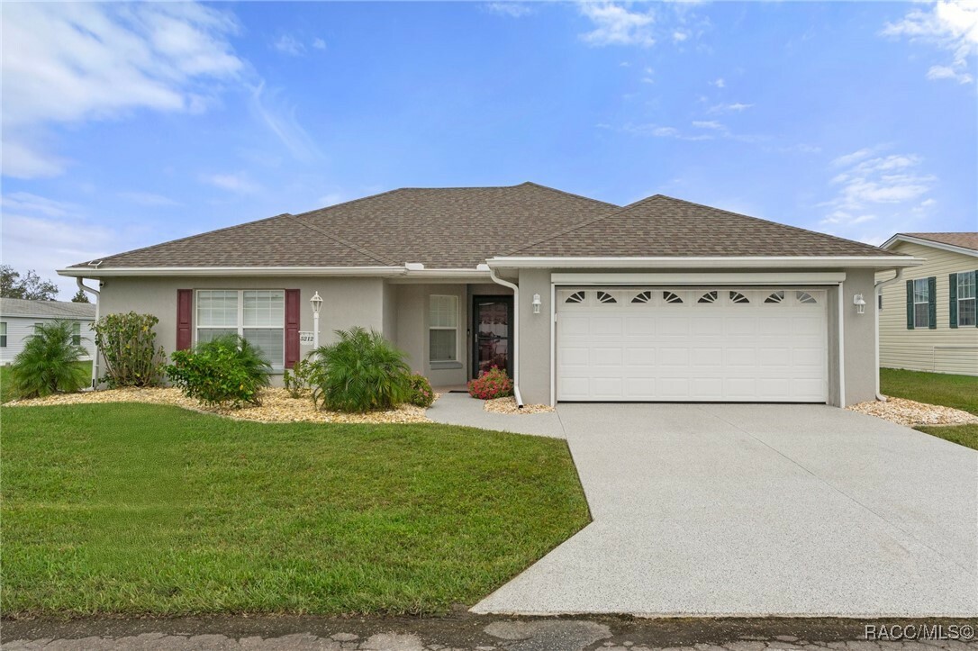 Property Photo:  5212 Oxford Court  FL 34785 