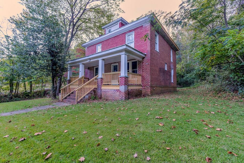 Property Photo:  1006 N Main St  VA 23901 