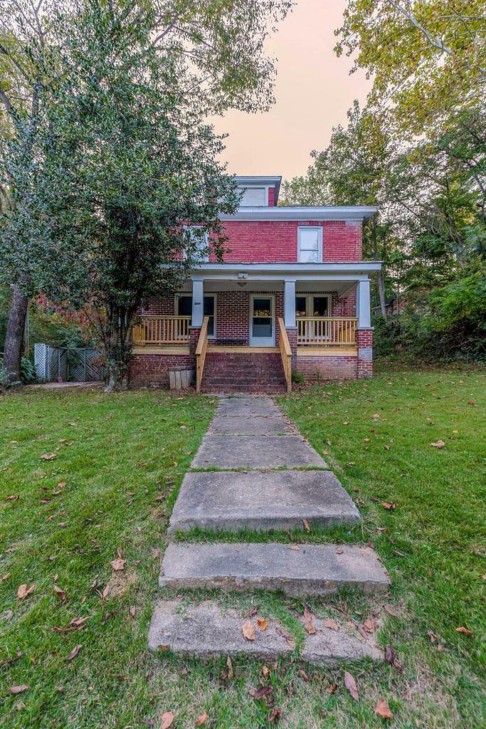 Property Photo:  1006 N Main St  VA 23901 