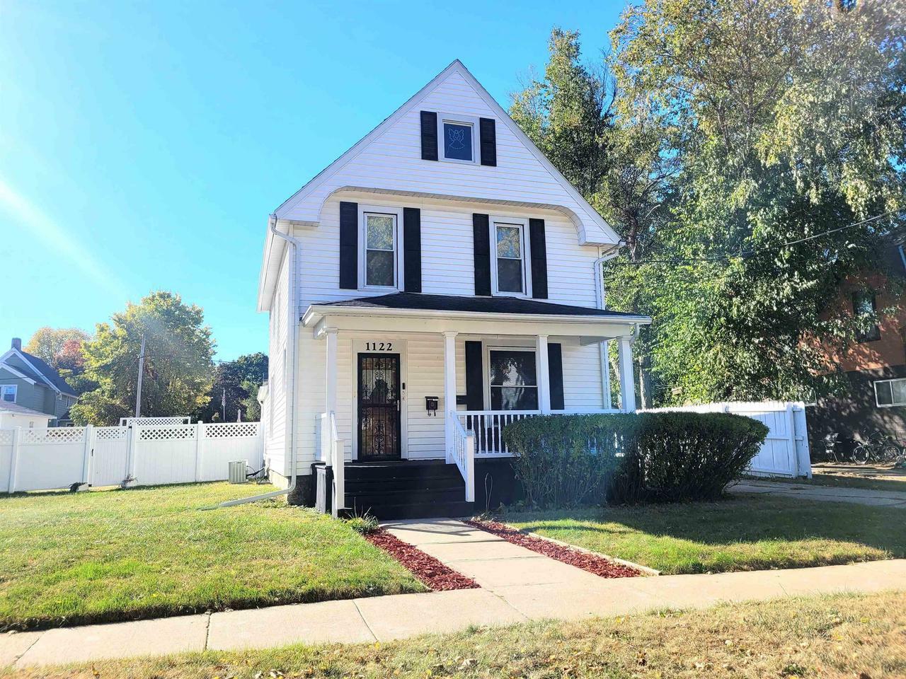 Property Photo:  1122 West Grand Avenue  WI 53511 