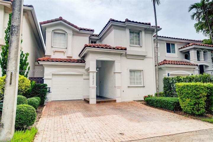 10922 NW 70th St  Doral FL 33178 photo