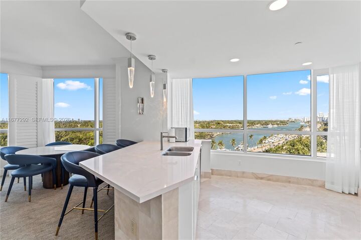 Property Photo:  4401 Collins Ave 915  FL 33140 
