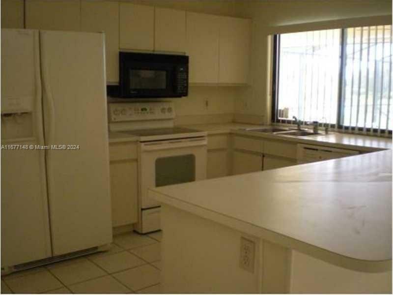 Property Photo:  