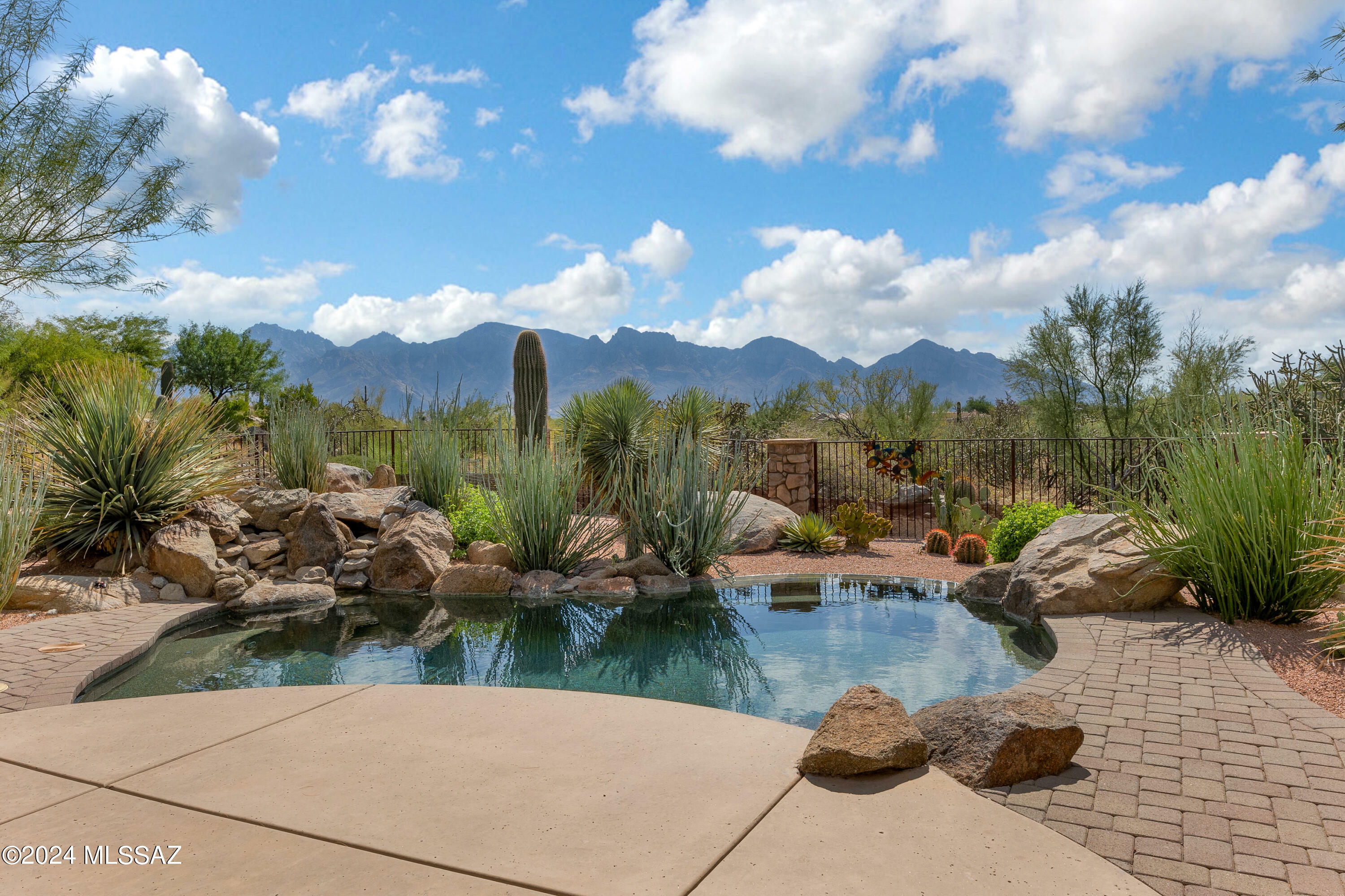 Property Photo:  13953 N Stone Gate Place  AZ 85755 