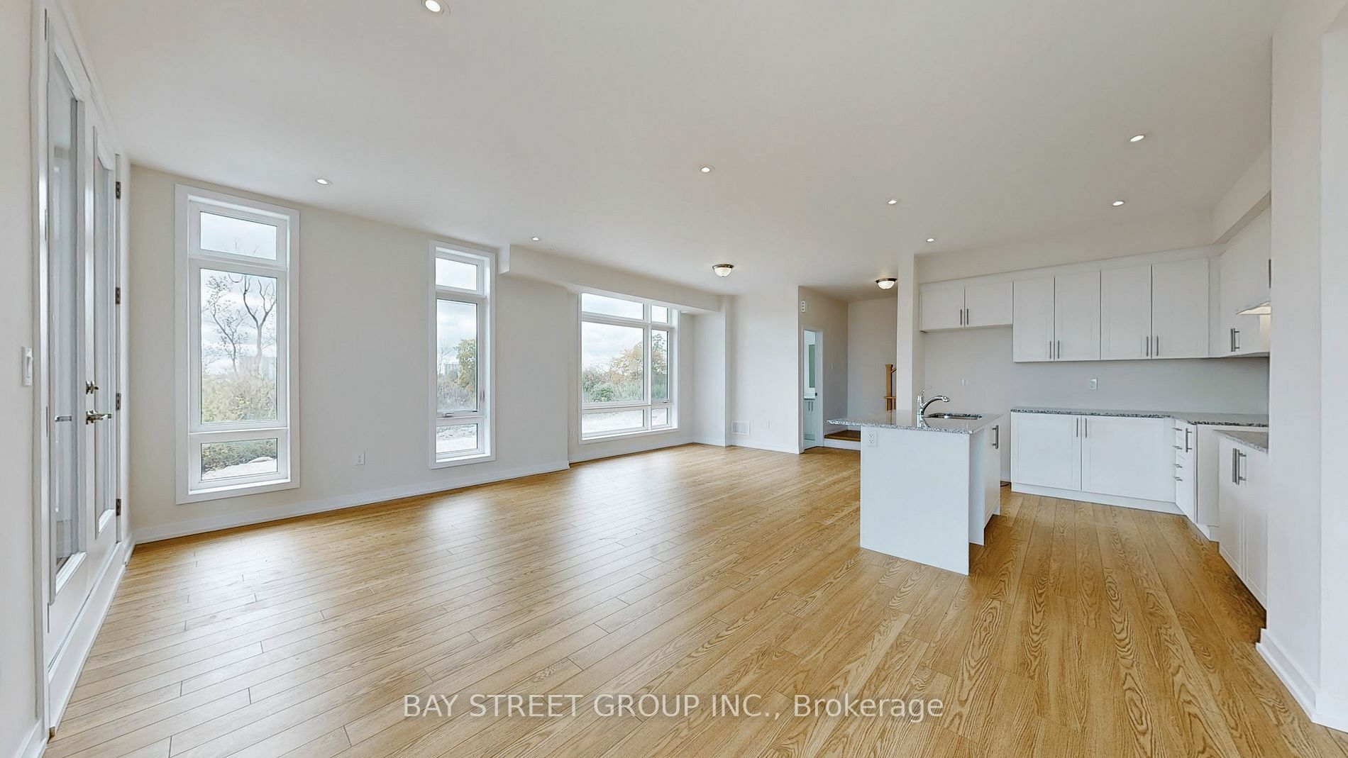 Property Photo:  4 Dandara Gate  ON L4L 1V8 