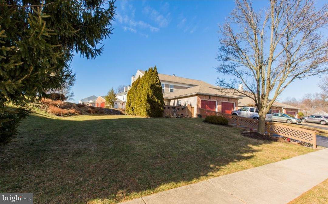 Property Photo:  208 Winding Hill Drive  PA 17601 