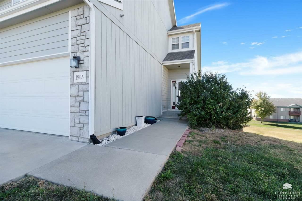 Property Photo:  1805 Lydia Lane  KS 66441 