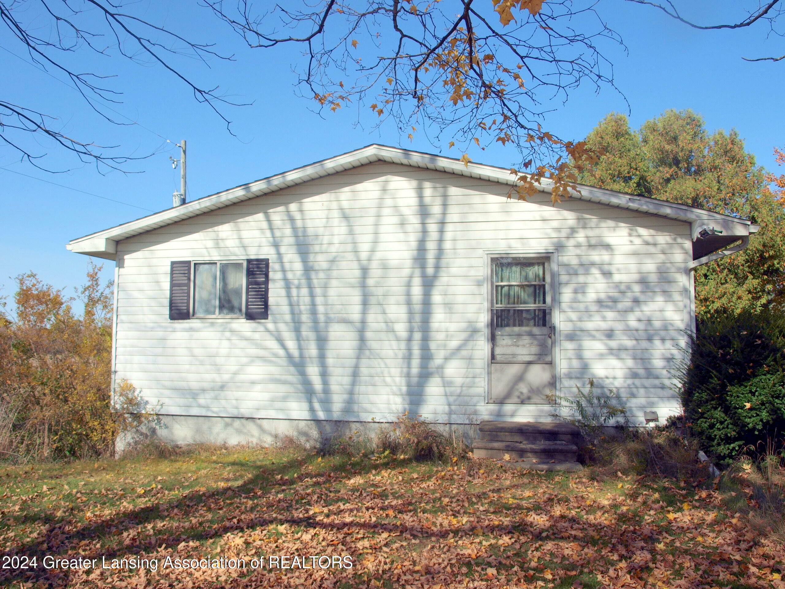 Property Photo:  3720 S Shepardsville Road  MI 48866 