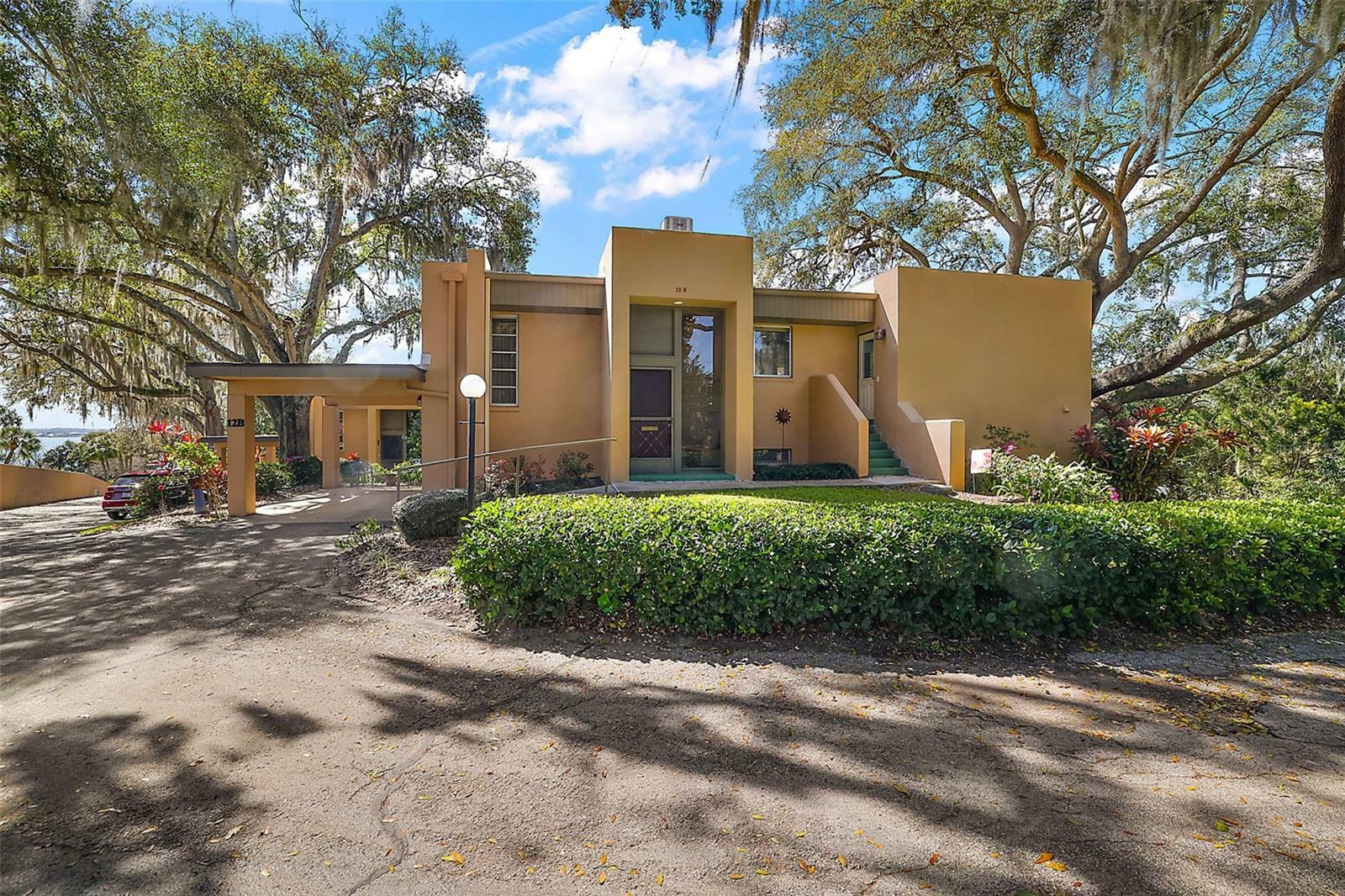 Property Photo: 601 W Old US Highway 441 12B FL 32757