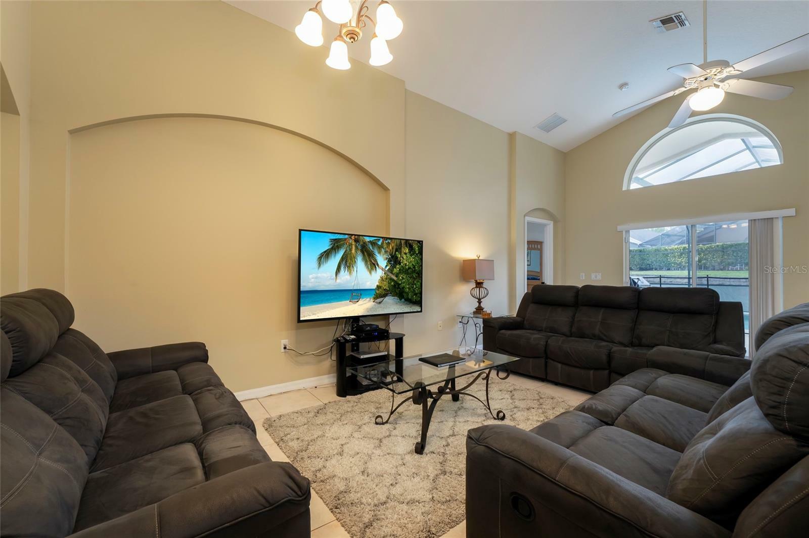 Property Photo: 523 Balmoral Dr FL 33896