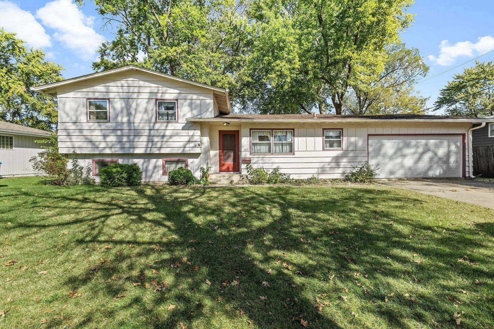 Property Photo:  1021 Cochran Street  IL 60506 