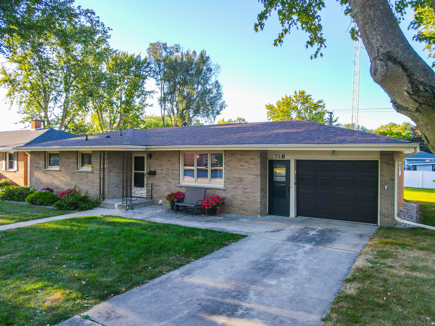 Property Photo:  740 Bishop Court  IL 60915 