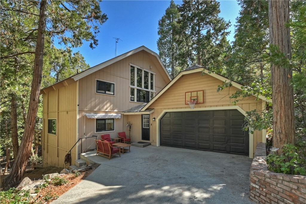 Property Photo:  823 Zurich  CA 92352 