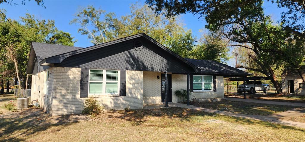 Property Photo:  501 S Avenue B  TX 76693 