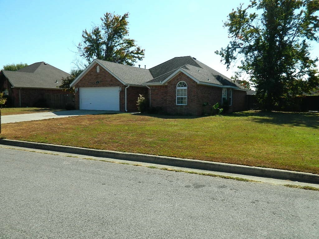 Property Photo:  609 Grant Avenue  AR 72753 