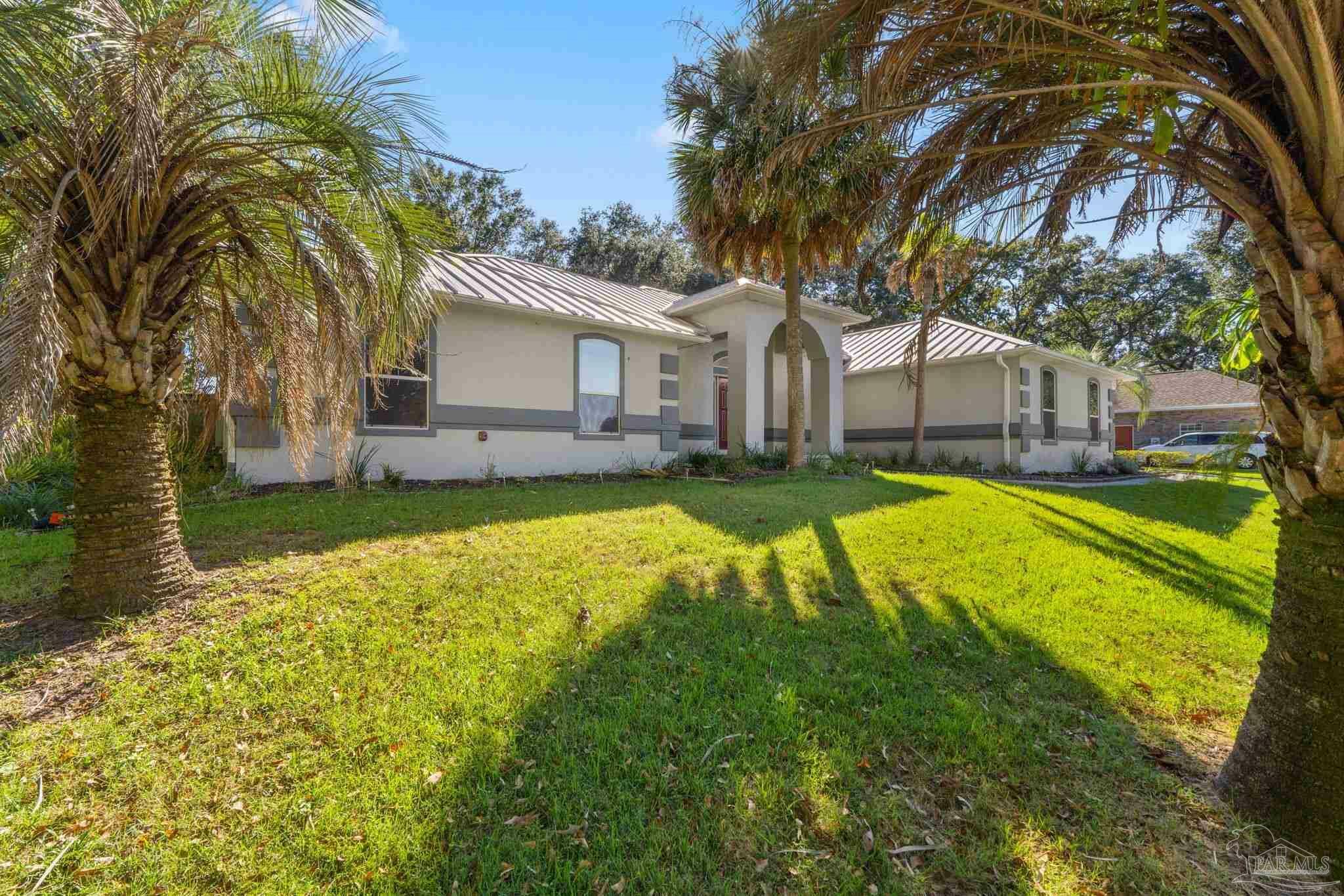 Property Photo:  1440 Kingslake Dr  FL 32533 