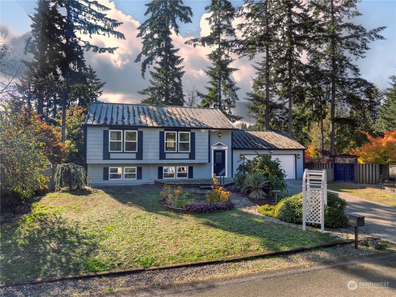 Property Photo:  9522 157th Street E  WA 98375 