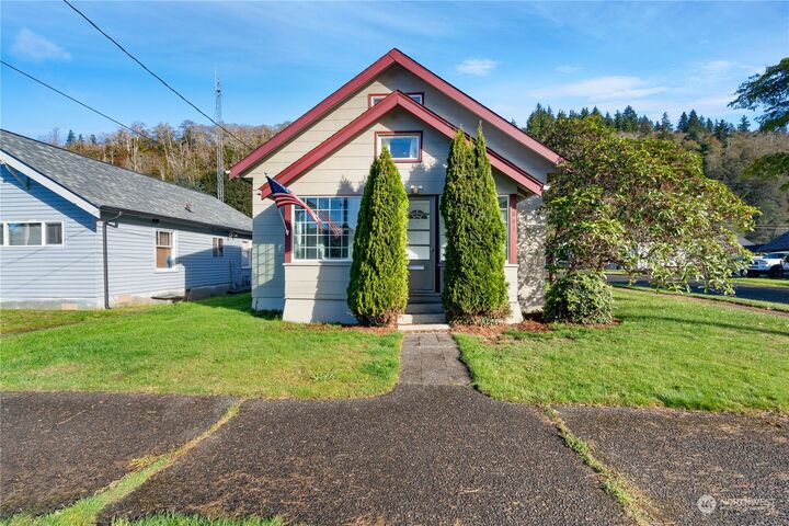 2641  Cherry Street  Hoquiam WA 98550 photo