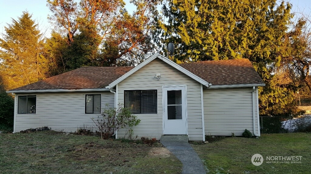 Property Photo:  10928 26th Avenue SW  WA 98146 