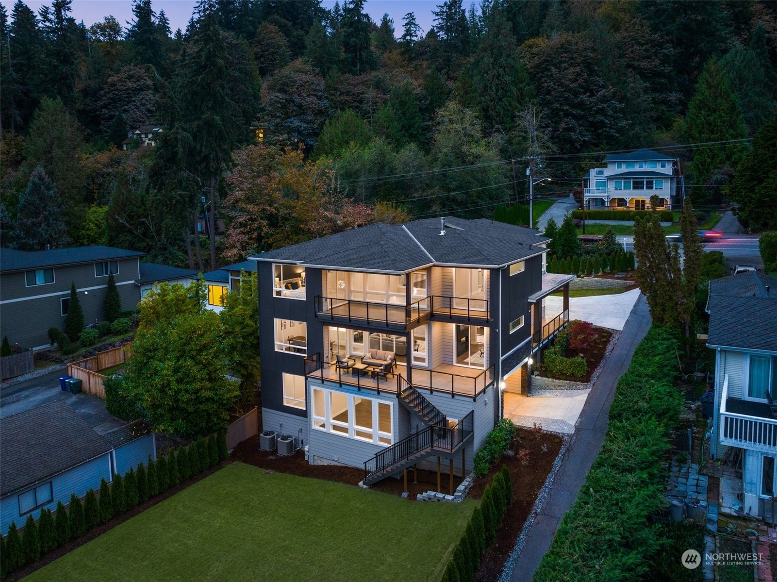 Property Photo:  236 W Lake Sammamish Parkway SE  WA 98008 