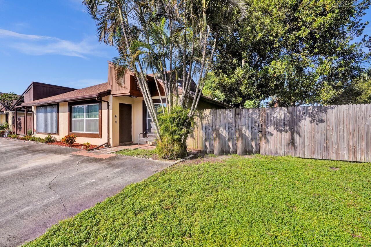 Property Photo: 3751 Mil Pond Court FL 33463