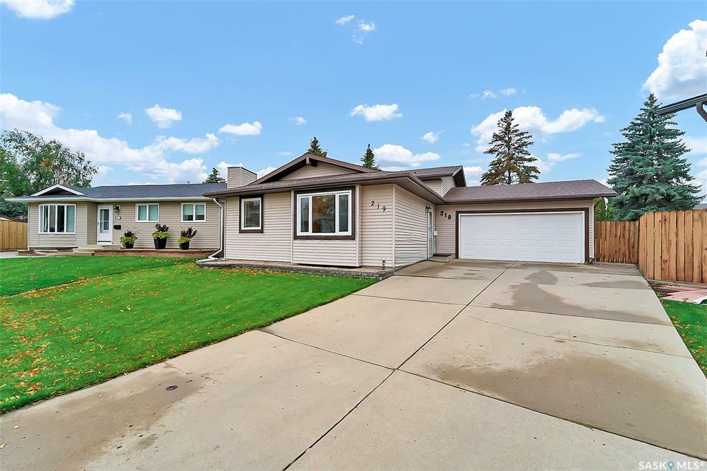 Property Photo:  219 Wollaston Place  SK S7J 4G4 