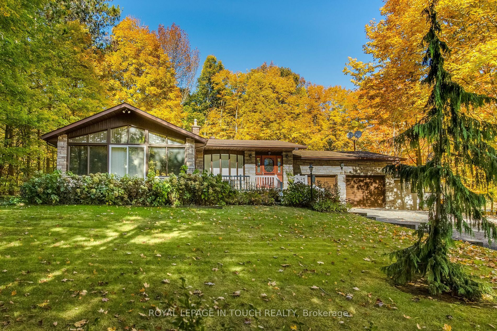 Photo de la propriété:  61 Beaufort Cres  ON L9M 0B8 