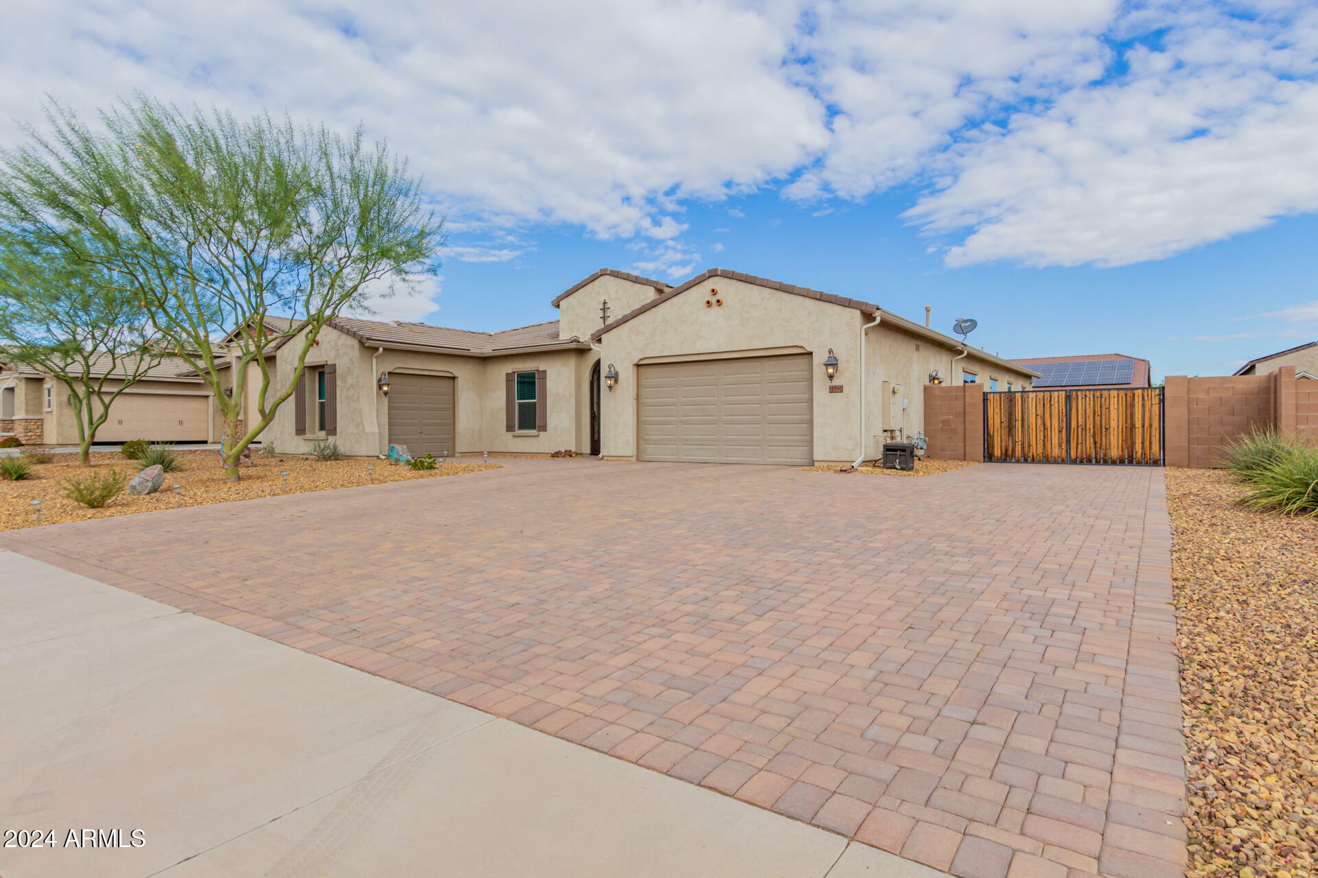 Property Photo:  18590 W Coolidge Street  AZ 85395 