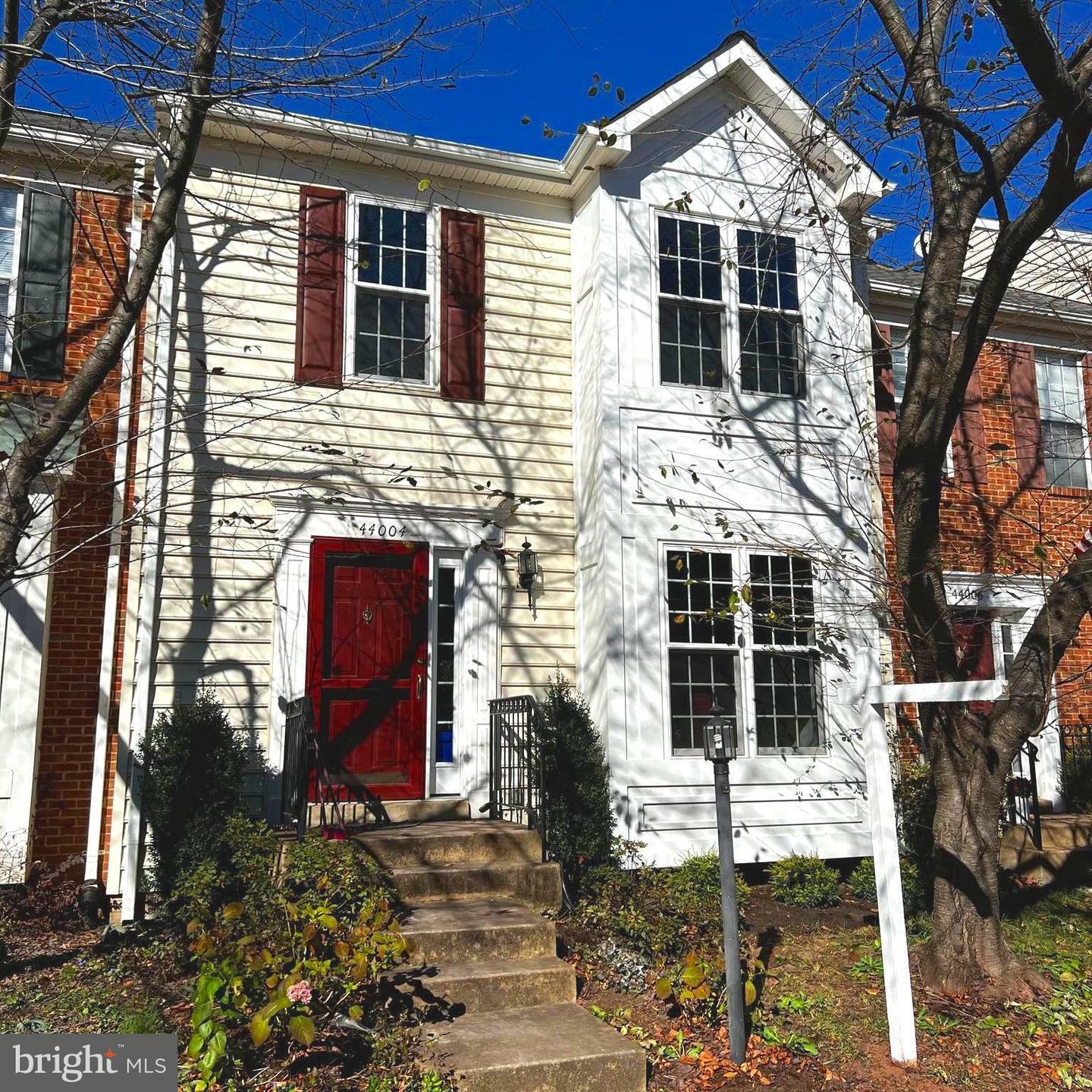 Property Photo:  44004 Kings Arms Square  VA 20147 