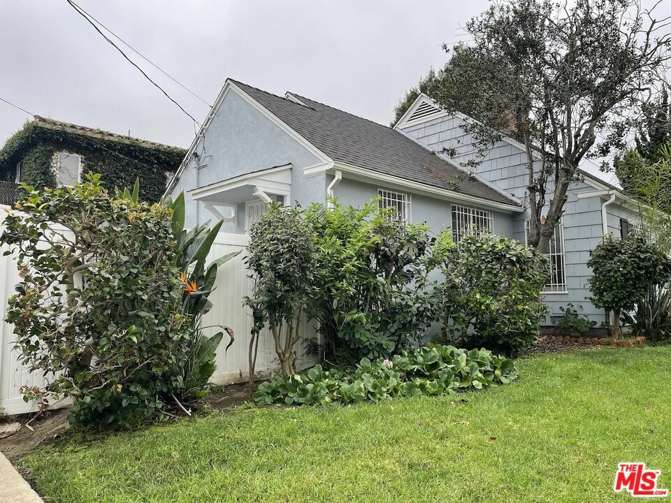 Property Photo:  9022 Alcott St  CA 90035 