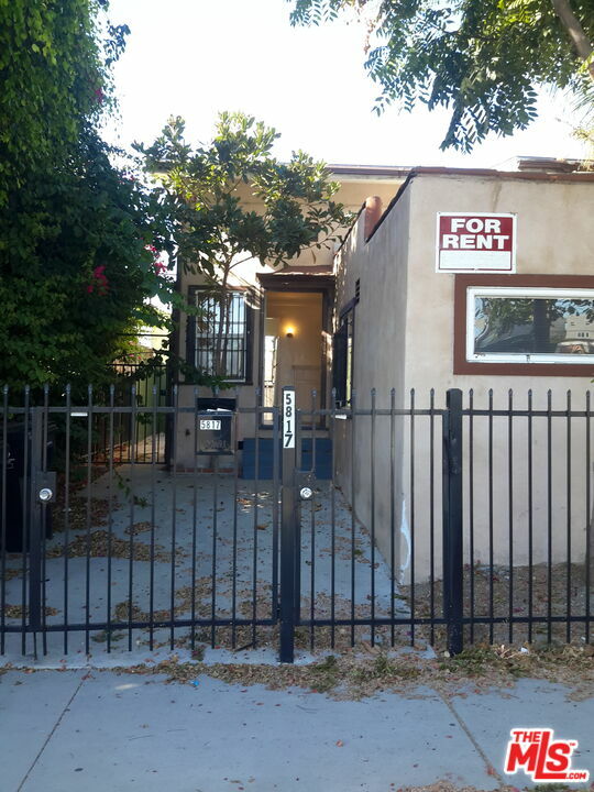 5813   Venice Blvd 5817  Los Angeles CA 90019 photo