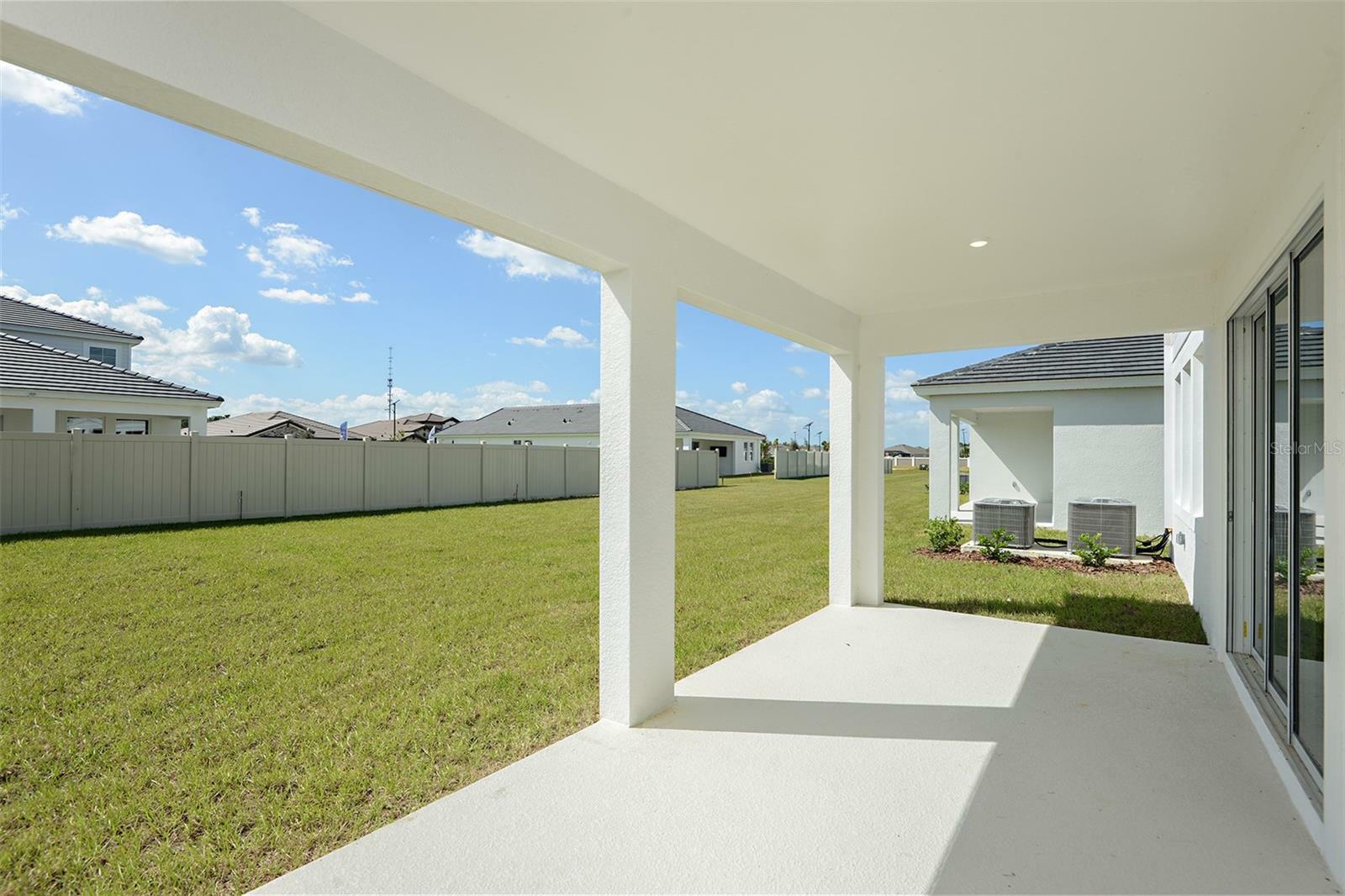 Property Photo: 10341 Fieldstone Myrtle Way FL 33576