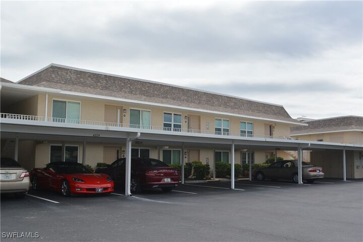 Property Photo:  4229 SE 19th Place 1D  FL 33904 