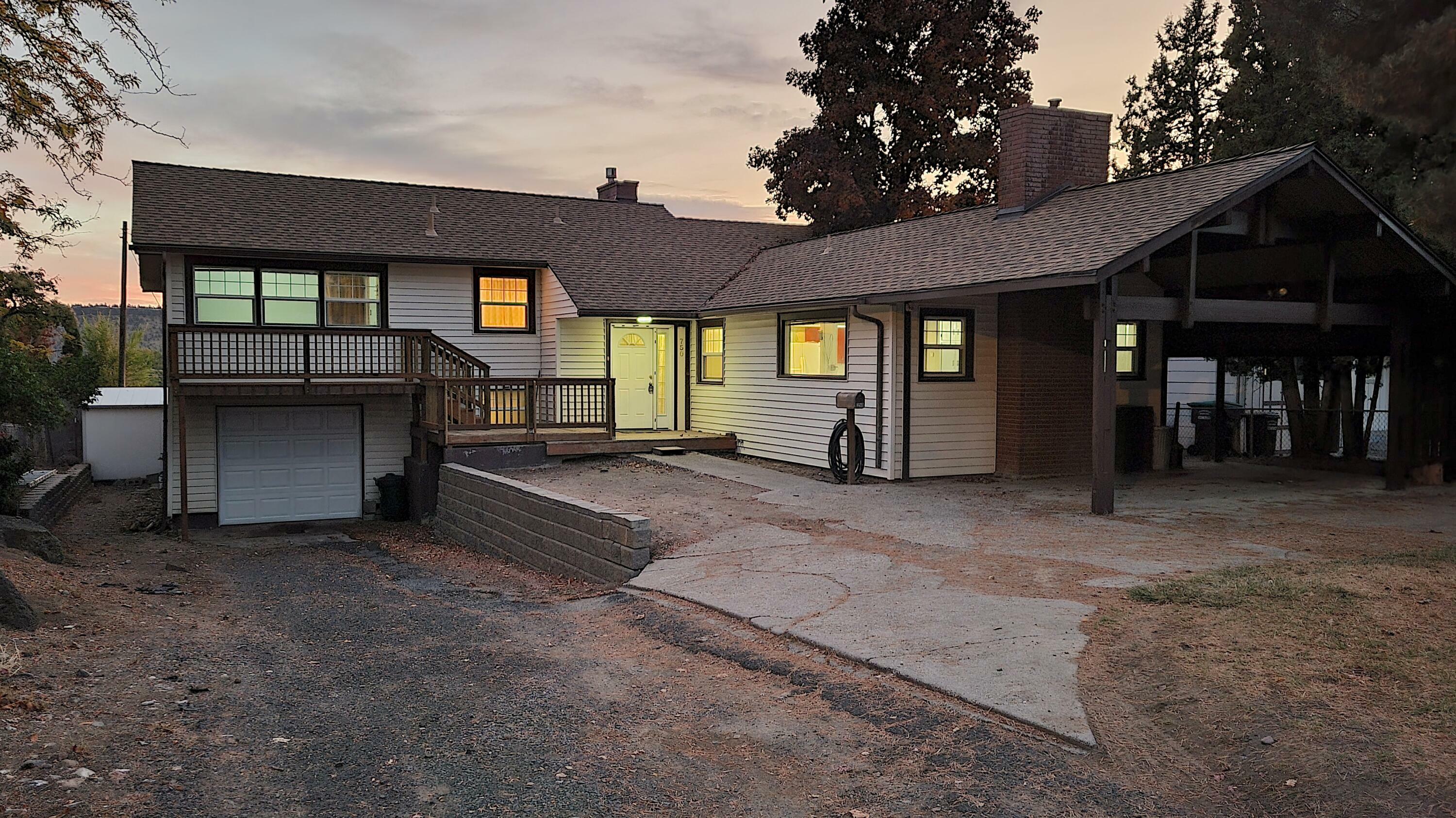 Property Photo:  750 NE Ochoco Avenue  OR 97754 