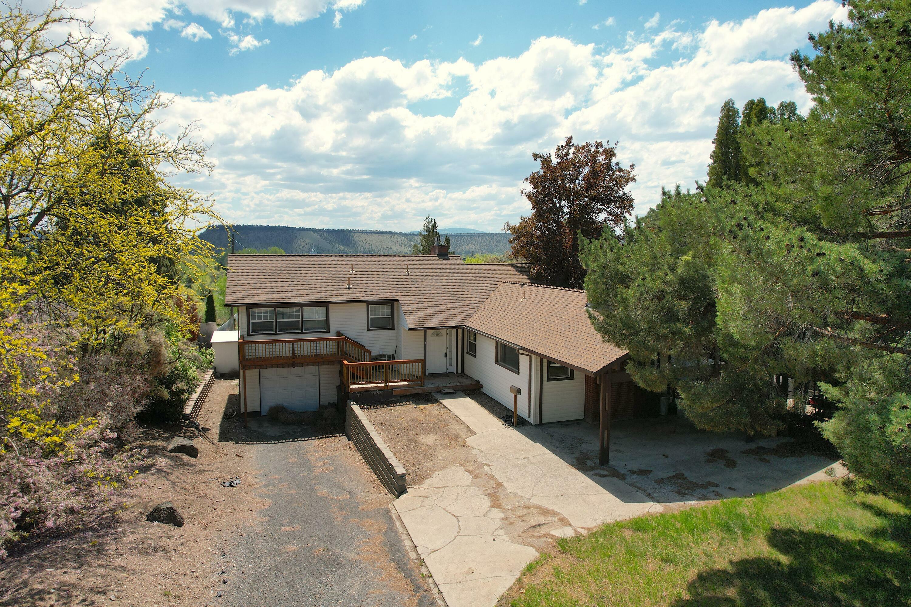 Property Photo: 750 NE Ochoco Avenue OR 97754